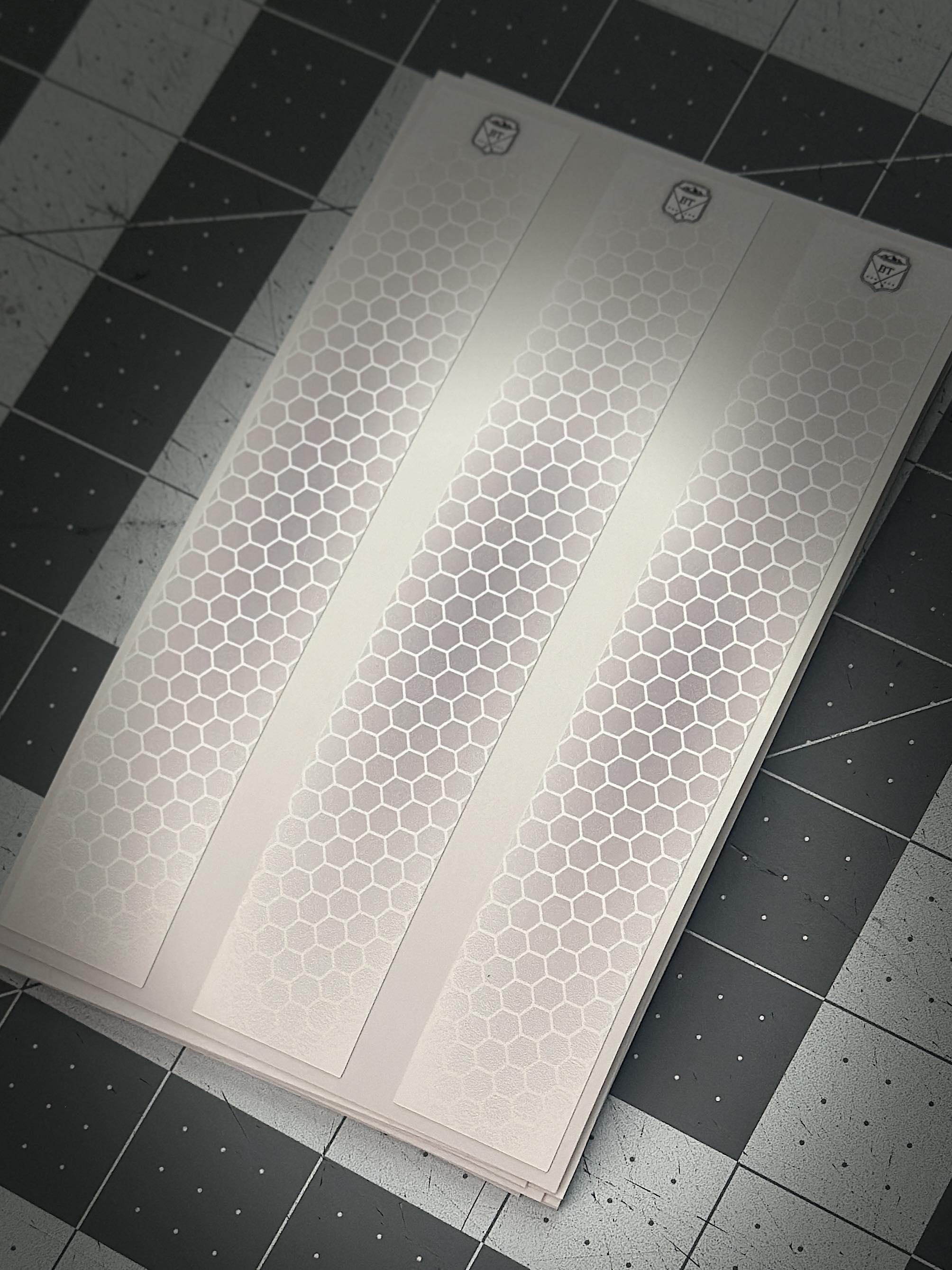 White Shadow Drop Honeycomb Arrow Wraps