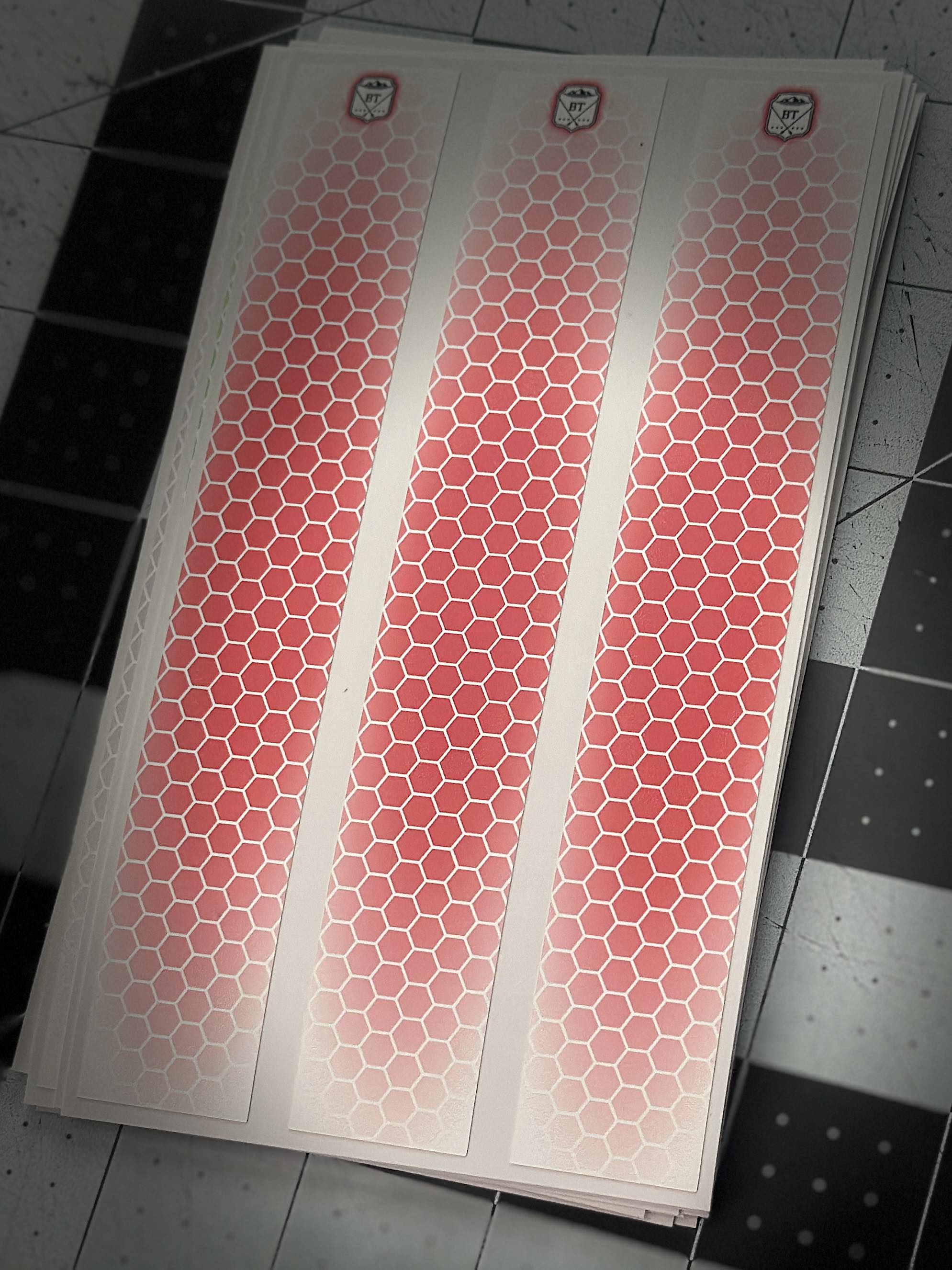 White Shadow Drop Honeycomb Arrow Wraps